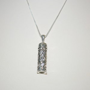 Srebro próby 925 Wycięty wisiorek Hamsa MEZUZAH z łańcuszkiem BOX lub bez niego. W zestawie zwój - Prawdziwe srebro - Darmowa wysyłka.