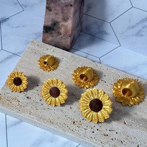 Set van 4 zonnebloemkralen voor unieke kapselaccenten - levendige kleuren