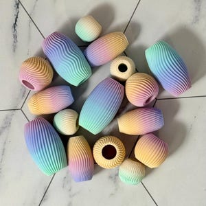 Kleurrijke haarkralenset: 8 ombré-regenboogkralen voor lokken, vlechten en twists - val op met levendige texturen