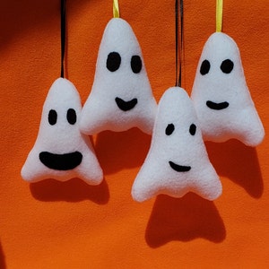 Little decorative ghosts