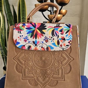 Leather Backpack-Handbag, Artisanal Floral Design handbag, Mexican floral handbag, Tooled Mexican Handbag, Bolsa de piel de Mexico.