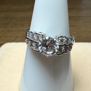 White Stone Ring in 925 Sterling Silver Size 7