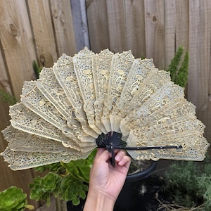 May include: A handmade wooden chopping board with a natural finish. The board has a live edge on one side and a rectangular shape. It is approximately 45 cm long and 30 cm wide.