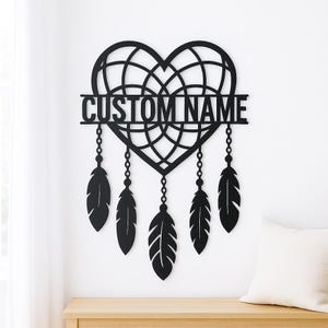 Personalized Heart Dreamcatcher Wall Art – Custom Name Metal Sign – Boho Feather Wall Decor for Bedroom or Nursery – Spiritual Gift