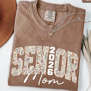 Retro Floral Senior Mom Shirt, Senior Mom 2026 Shirt, Class Of 2026 Graduation Shirt, Class of 2026 Shirt, Senior Mom Gift image 1