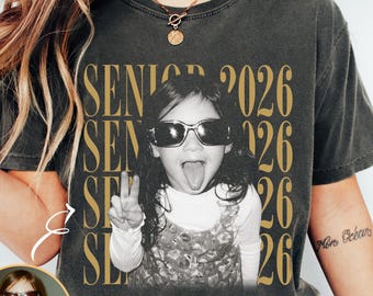 Personalised Vintage Photo And Year Senior Shirt: Custom Graduate Picture Shirt, Class of 2026 Graduation Gift, Retro Senior Boy Girl Shirt
