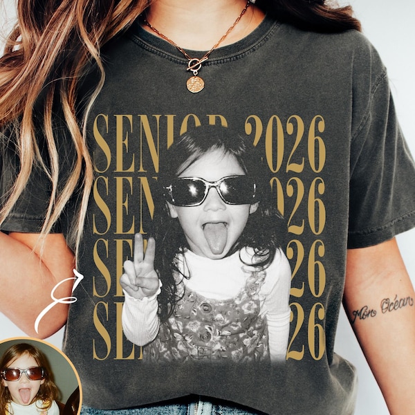 Personalised Vintage Photo And Year Senior Shirt: Custom Graduate Picture Shirt, Class of 2026 Graduation Gift, Retro Senior Boy Girl Shirt