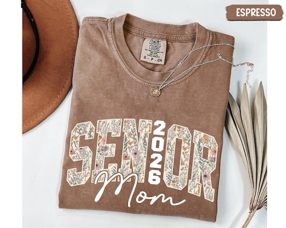 Comfort Colors Retro Floral Senior Mom Shirt, Senior Mom 2026 Shirt, Class Of 2026 Graduation Shirt, Class of 2026 Shirt, Senior Mom Gift