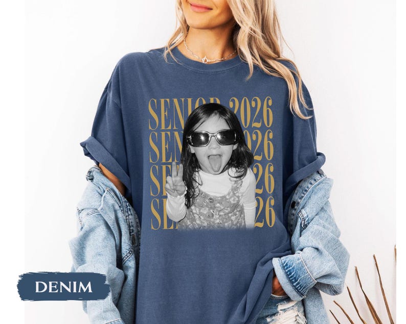 Personalisiertes Vintage-Shirt mit Foto und Jahrgangsstufe: Individuelles Absolventenfoto-Shirt, Abschlussgeschenk für den Jahrgang 2026, Retro-Shirt für Jungen und Mädchen Bild 10