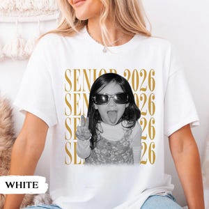 Personalisiertes Vintage-Shirt mit Foto und Jahrgangsstufe: Individuelles Absolventenfoto-Shirt, Abschlussgeschenk für den Jahrgang 2026, Retro-Shirt für Jungen und Mädchen Bild 14