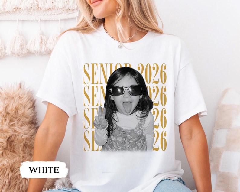 Personalisiertes Vintage-Shirt mit Foto und Jahrgangsstufe: Individuelles Absolventenfoto-Shirt, Abschlussgeschenk für den Jahrgang 2026, Retro-Shirt für Jungen und Mädchen Bild 14