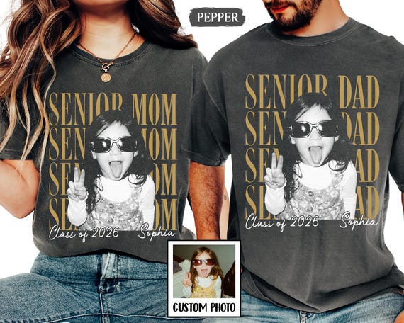 Personalised Vintage Photo Senior Dad Senior Mom Shirts 2026: Proud Family of Graduate Tees, Senior Night Gifts, Class Of 2026 Picture Gifts