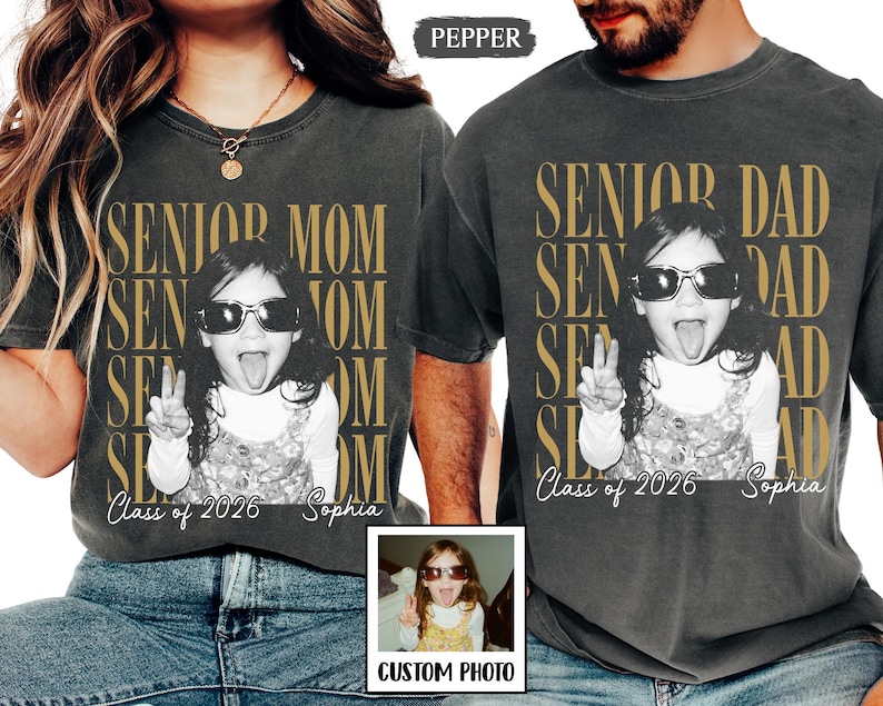 Personalised Vintage Photo Senior Dad Senior Mom Shirts 2026: Proud Family of Graduate Tees, Senior Night Gifts, Class Of 2026 Picture Gifts bild 1