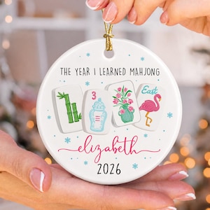 Custom Mahjong Ornament: The Year I Learned Mahjong, Funny Mahjong Group Gift, Christmas Gift For Mahjong Club 2026, Game Night Keepsake afbeelding 10