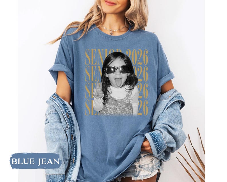 Personalisiertes Vintage-Shirt mit Foto und Jahrgangsstufe: Individuelles Absolventenfoto-Shirt, Abschlussgeschenk für den Jahrgang 2026, Retro-Shirt für Jungen und Mädchen Bild 11