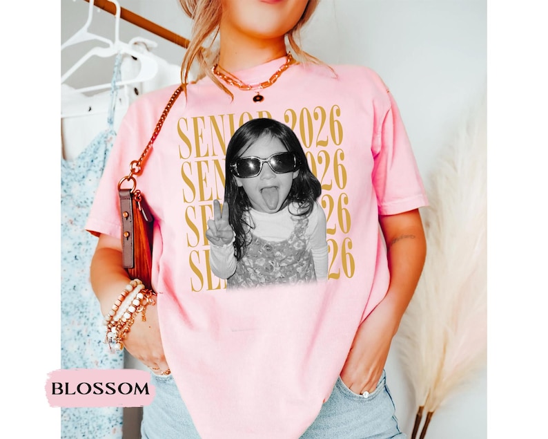 Personalisiertes Vintage-Shirt mit Foto und Jahrgangsstufe: Individuelles Absolventenfoto-Shirt, Abschlussgeschenk für den Jahrgang 2026, Retro-Shirt für Jungen und Mädchen Bild 8
