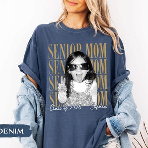 Personalised Vintage Photo Senior Dad Senior Mom Shirts 2026: Proud Family of Graduate Tees, Senior Night Gifts, Class Of 2026 Picture Gifts bild 14