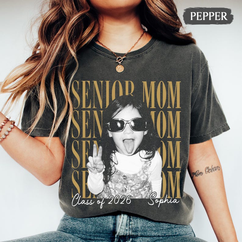 Personalised Vintage Photo Senior Dad Senior Mom Shirts 2026: Proud Family of Graduate Tees, Senior Night Gifts, Class Of 2026 Picture Gifts bild 13