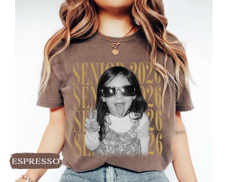 Personalisiertes Vintage-Shirt mit Foto und Jahrgangsstufe: Individuelles Absolventenfoto-Shirt, Abschlussgeschenk für den Jahrgang 2026, Retro-Shirt für Jungen und Mädchen Bild 12