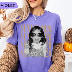 Personalisiertes Vintage-Shirt mit Foto und Jahrgangsstufe: Individuelles Absolventenfoto-Shirt, Abschlussgeschenk für den Jahrgang 2026, Retro-Shirt für Jungen und Mädchen Bild 9