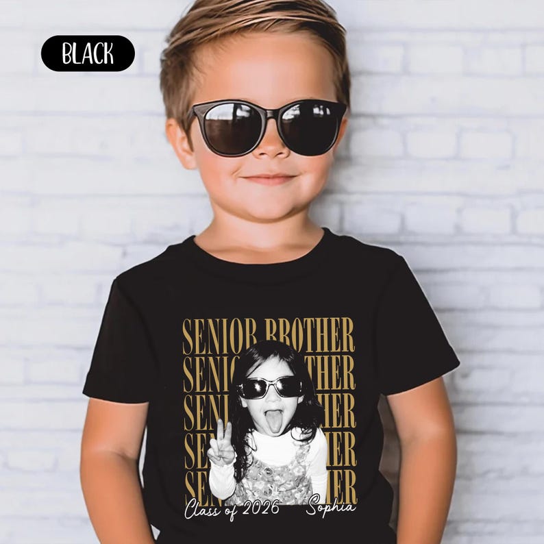 Personalised Vintage Photo Senior Dad Senior Mom Shirts 2026: Proud Family of Graduate Tees, Senior Night Gifts, Class Of 2026 Picture Gifts bild 3