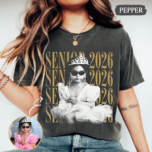 Personalisiertes Vintage-Shirt mit Foto und Jahrgangsstufe: Individuelles Absolventenfoto-Shirt, Abschlussgeschenk für den Jahrgang 2026, Retro-Shirt für Jungen und Mädchen Bild 15