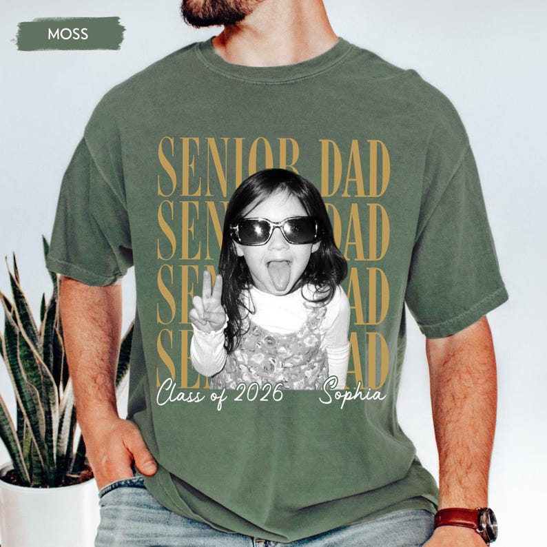 Personalised Vintage Photo Senior Dad Senior Mom Shirts 2026: Proud Family of Graduate Tees, Senior Night Gifts, Class Of 2026 Picture Gifts bild 15