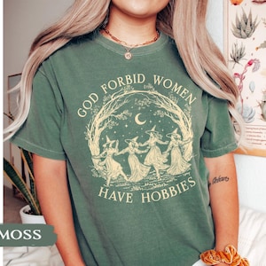 Camiseta "Dios no quiera que las mujeres tengan pasatiempos", Camiseta de bruja de Halloween, Camiseta de bruja feminista, Camiseta de la bruja de Salem de 1692, Temporada espeluznante, Regalo cottagecore imagen 3