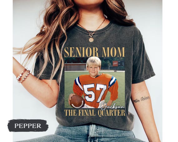 Custom Senior Football Mom Shirt, Custom Vintage Photo Football Mom Shirt, Senior Mom 2026 Shirt, The Final Quarter, Class Of 2026, Game Day