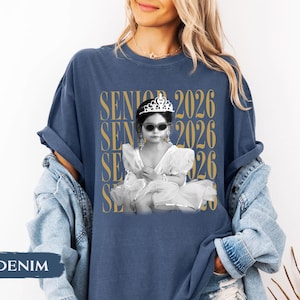 Personalisiertes Vintage-Shirt mit Foto und Jahrgangsstufe: Individuelles Absolventenfoto-Shirt, Abschlussgeschenk für den Jahrgang 2026, Retro-Shirt für Jungen und Mädchen Bild 3