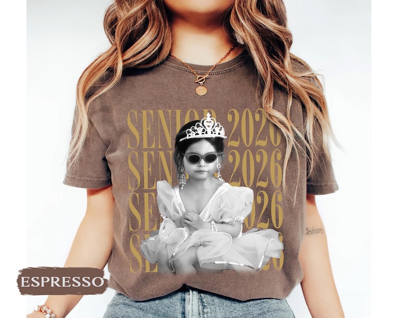 Personalisiertes Vintage-Shirt mit Foto und Jahrgangsstufe: Individuelles Absolventenfoto-Shirt, Abschlussgeschenk für den Jahrgang 2026, Retro-Shirt für Jungen und Mädchen Bild 16
