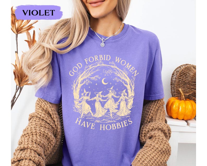 Camiseta "Dios no quiera que las mujeres tengan pasatiempos", Camiseta de bruja de Halloween, Camiseta de bruja feminista, Camiseta de la bruja de Salem de 1692, Temporada espeluznante, Regalo cottagecore imagen 6