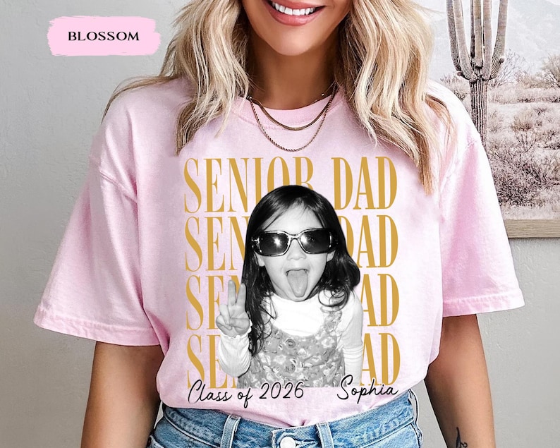 Personalised Vintage Photo Senior Dad Senior Mom Shirts 2026: Proud Family of Graduate Tees, Senior Night Gifts, Class Of 2026 Picture Gifts bild 9