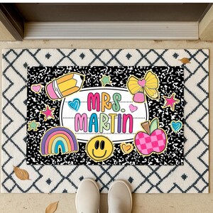 Felpudo personalizado con nombre para profesor/a, tapete para cuaderno de composición, alfombra moderna para profesor/a, decoración para el aula, regalo personalizado para profesor/a para mujer imagen 5