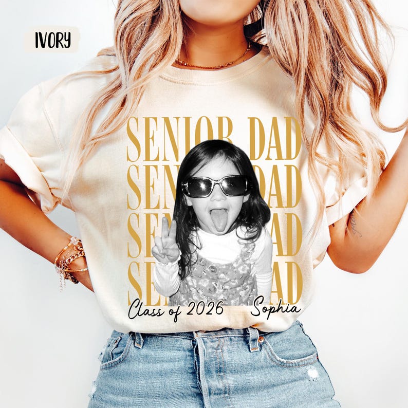 Personalised Vintage Photo Senior Dad Senior Mom Shirts 2026: Proud Family of Graduate Tees, Senior Night Gifts, Class Of 2026 Picture Gifts bild 11