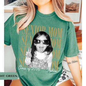 Personalised Vintage Photo Senior Dad Senior Mom Shirts 2026: Proud Family of Graduate Tees, Senior Night Gifts, Class Of 2026 Picture Gifts bild 19