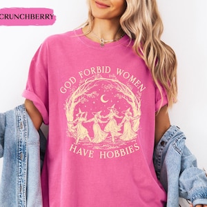 Camiseta "Dios no quiera que las mujeres tengan pasatiempos", Camiseta de bruja de Halloween, Camiseta de bruja feminista, Camiseta de la bruja de Salem de 1692, Temporada espeluznante, Regalo cottagecore imagen 7
