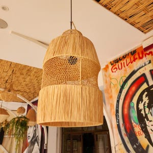 Handmade Raffia Pendant Light – Boho Ceiling Lamp – Natural Woven Suspension Lighting for Home & Living