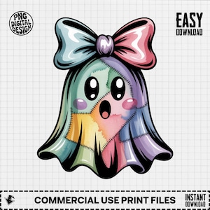 Può includere: Illustrazione di un fantasma colorato con un grande fiocco. Il fantasma è fatto di patchwork in colori pastello, con grandi occhi e bocca aperta. Il testo include "PNG DIGITAL DESIGN", "EASY DOWNLOAD", "COMMERCIAL USE PRINT FILES" e "INSTANT DOWNLOAD".