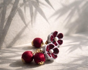 Brincos de flor de quimono vermelho escuro | Joias vintage japonesas em tecido | Estilo ousado e elegante