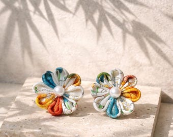 Brincos SHIRAYUKI com Flores em Kimono Branco | Joias Florais Japonesas | Estilo Minimalista e Elegante