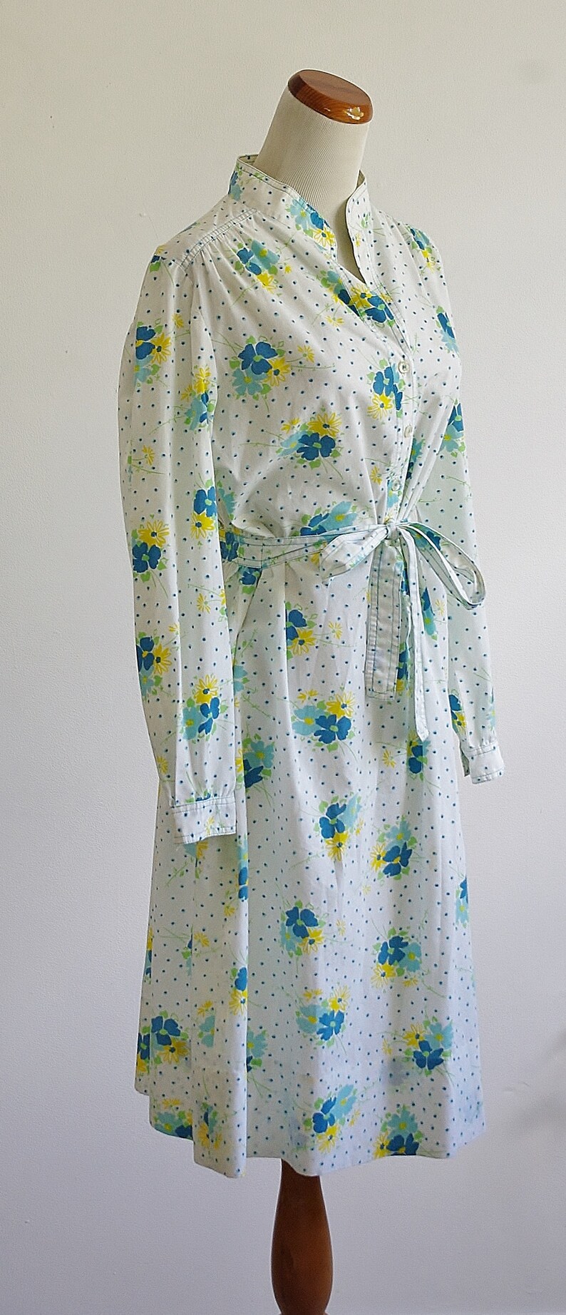 Vintage Womens Housedress, 70s Floral Dress, Blue & Yellow Flower Dress, Long Sleeve Dress, Stand Up Collar Yoke Button Down Dress, Large XL image 8