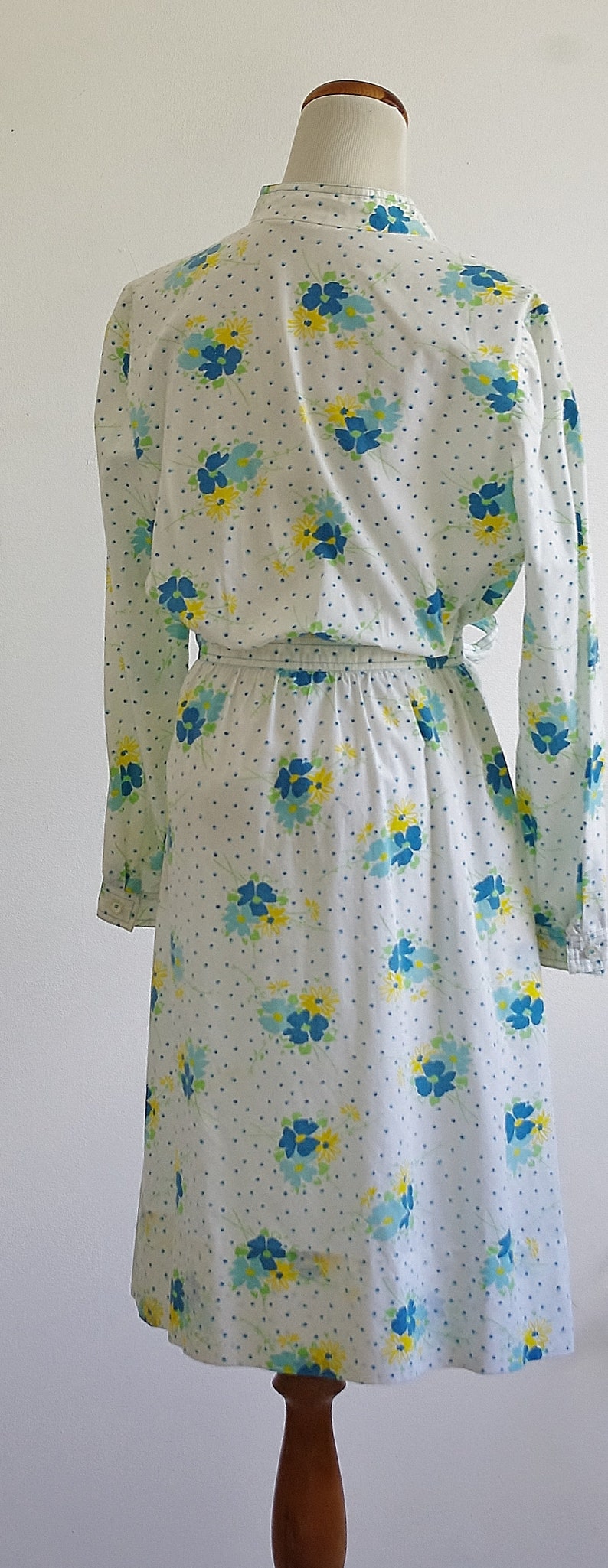 Vintage Womens Housedress, 70s Floral Dress, Blue & Yellow Flower Dress, Long Sleeve Dress, Stand Up Collar Yoke Button Down Dress, Large XL image 7