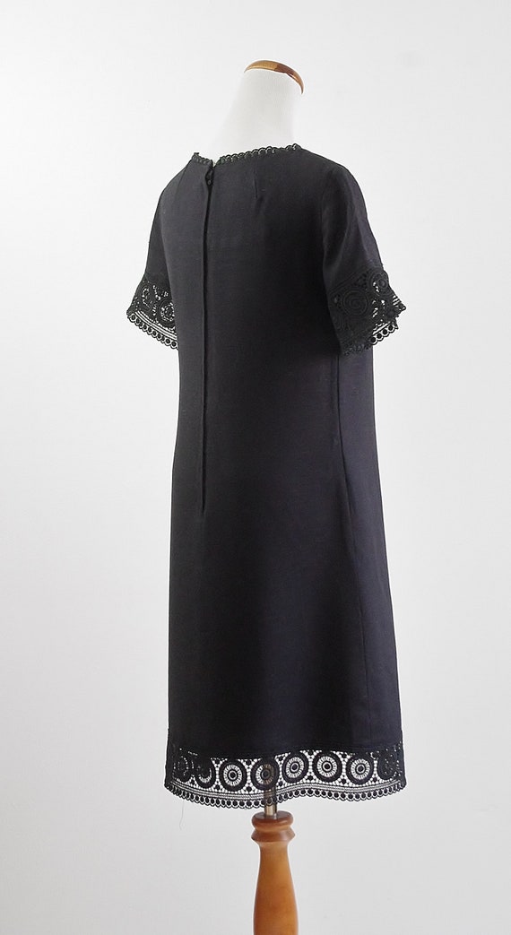 VIntage Mod Dress, Black Shift Dress, Crochet Lac… - image 8
