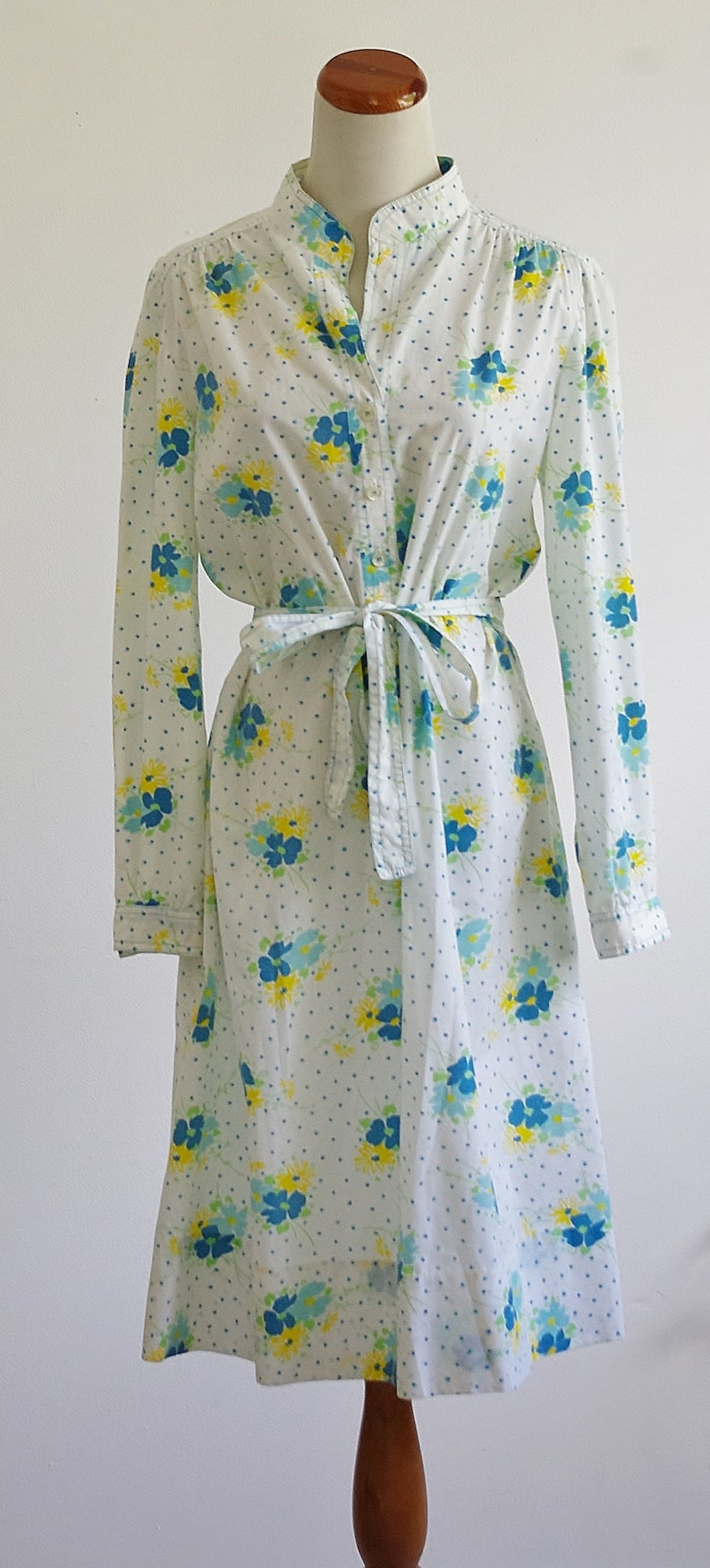 Vintage Womens Housedress, 70s Floral Dress, Blue & Yellow Flower Dress, Long Sleeve Dress, Stand Up Collar Yoke Button Down Dress, Large XL image 9