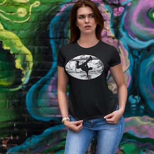 Breakdance Action Graphic Tee – Retro B-Boy Streetwear T-Shirt | 80s Hip Hop Dance Moves | Urban Style Vintage Breakdancer Shirt