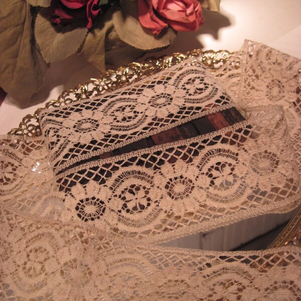 Vintage Lace 3 YDS