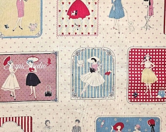 Könnte beinhalten: Ein Stoff mit einem sich wiederholenden Muster von Vintage-Modeillustrationen. Die Illustrationen zeigen Frauen in stilvollen Kleidern und Hüten, eingebettet in dekorative Rahmen. Die Farbpalette umfasst Rosa, Blau, Rot und Creme und erzeugt eine Retro-Ästhetik.