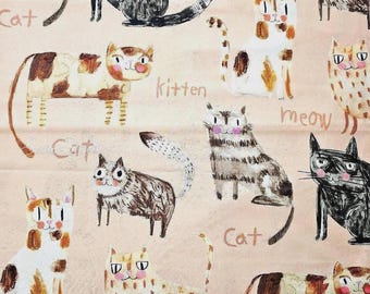 Può includere: Un motivo ripetuto di illustrazioni di gatti stravaganti in vari colori e pose su uno sfondo rosa chiaro. Le parole "Cat", "Kitten" e "meow" sono scritte nell'immagine. I gatti hanno le guance rosa e sono disegnati in uno stile giocoso.