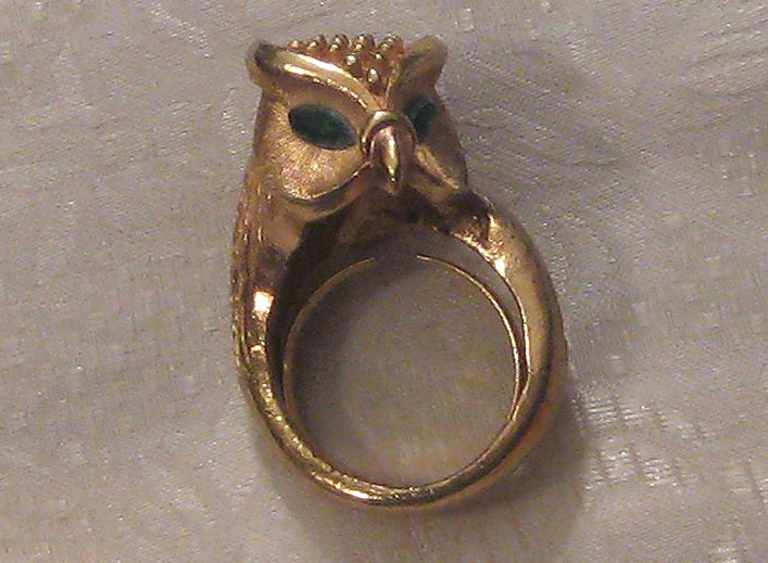 Rare 50s Trifari Something Wild Owl Ring , Vintage 1950s Crown Trifari Gold Metal + Emerald Green Gl
